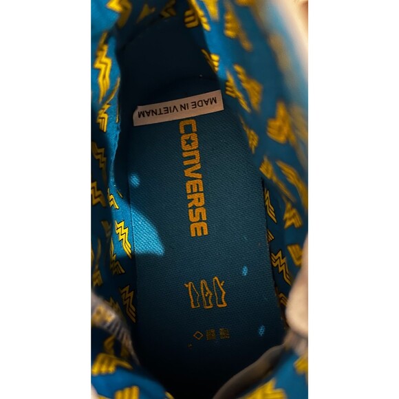 Converse Size 8.5 All Star WONDER WOMAN Print DC Comics Hi Top Sneaker Unisex - Picture 12 of 13